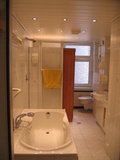 2 (+1/2) Zimmer Wohnung mit Luxusbad mit Sauna und edler Einbauküche  42752