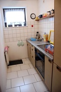 Ruhig gelegenes, helles u.  modern eingerichtetes Souterrain-Apartment 23464