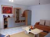 Ruhig gelegenes, helles u.  modern eingerichtetes Souterrain-Apartment 23461