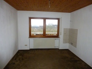 Sonnige 4-Zimmer-Wohnung mit Ausblick und Balkon zu vermieten 667025