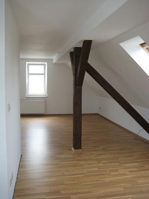 Dachgeschosswohnung neu renoviert 18073