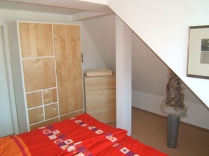 Modern möblierte und stilvoll eingerichtete DG-Wohnung in Oberhausen 23472