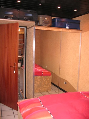 2 (+1/2) Zimmer Wohnung mit Luxusbad mit Sauna und edler Einbauküche  42759