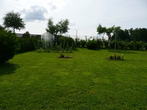 Erdgeschosswohnung mit großem Garten in Zweifamilienhaus 34747