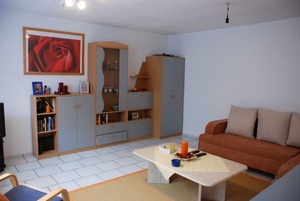 Ruhig gelegenes, helles u.  modern eingerichtetes Souterrain-Apartment 23461